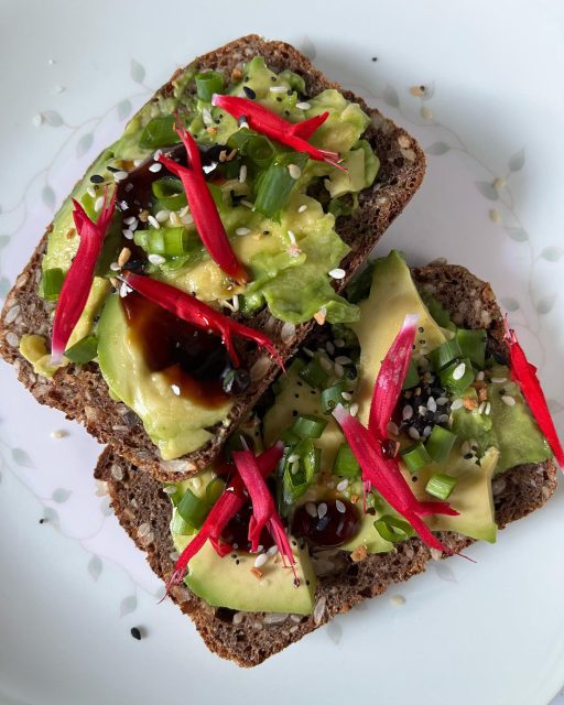 Best quick breakfast in my books: rye toast with avocado topping, today beautified and spiced up with pineapple sage blossoms (thanks @rystable for tip!), balsamic vinegar, and smiled seeds . Yum yum yum!