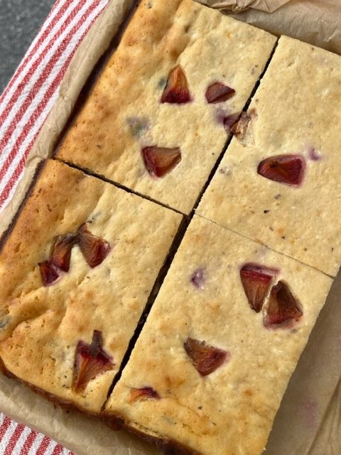 Farmer's cheese cake slices with plums and dried fruit